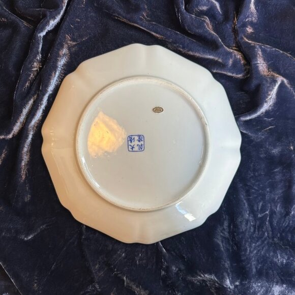 VTG Qing Chinese porcelain scalloped plate with scrolling blue lotus pattern - Picture 8 of 11